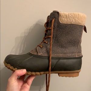 Duck boots — very gently used